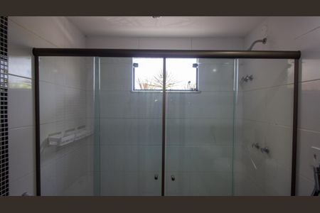Casa à venda com 400m², 4 quartos e 2 vagas Casa à venda com 400m², 4 quartos e 2 vagasBanheiro da Suíte 2