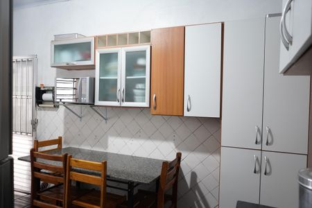 Casa à venda com 250m², 2 quartos e 4 vagasCozinha 