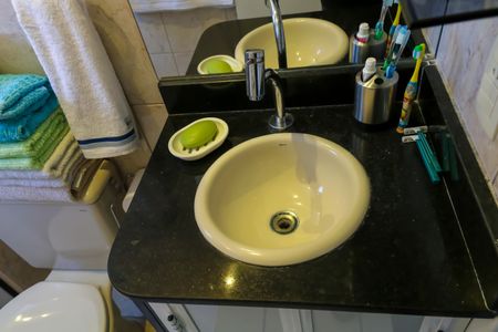 Apartamento à venda com 57m², 2 quartos e 1 vaga Apartamento à venda com 57m², 2 quartos e 1 vagaBanheiro