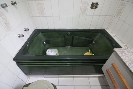 Casa à venda com 310m², 2 quartos e 3 vagasQuarto 2 - Suíte Banheiro