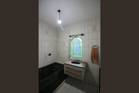 Casa à venda com 310m², 2 quartos e 3 vagasQuarto 2 - Suíte Banheiro