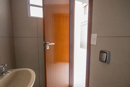 Casa à venda com 140m², 3 quartos e 3 vagas Casa à venda com 140m², 3 quartos e 3 vagasBanheiro de Serviço