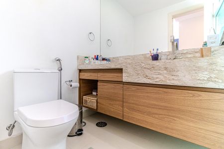 Apartamento à venda com 142m², 3 quartos e 2 vagas Apartamento à venda com 142m², 3 quartos e 2 vagasBanheiro da Suíte