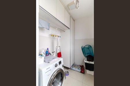 Apartamento à venda com 142m², 3 quartos e 2 vagas Apartamento à venda com 142m², 3 quartos e 2 vagasÁrea de Serviço