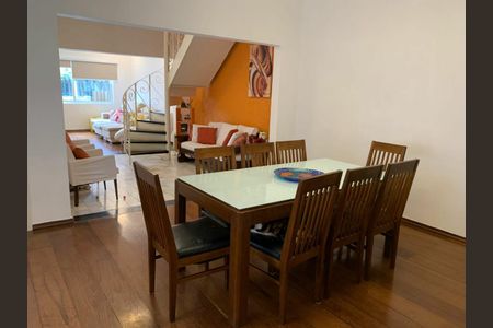 Casa à venda com 260m², 4 quartos e 3 vagas
