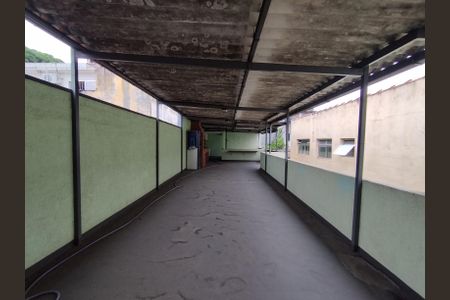 Casa à venda com 260m², 2 quartos e 3 vagas Casa à venda com 260m², 2 quartos e 3 vagasTerraço