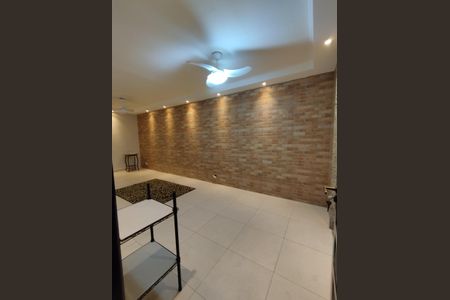 Casa à venda com 260m², 2 quartos e 3 vagas Casa à venda com 260m², 2 quartos e 3 vagasSala