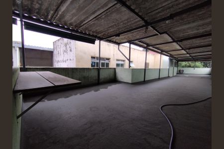 Casa à venda com 260m², 2 quartos e 3 vagas Casa à venda com 260m², 2 quartos e 3 vagasTerraço