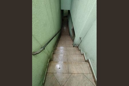 Casa à venda com 260m², 2 quartos e 3 vagas Casa à venda com 260m², 2 quartos e 3 vagasEscada para a rua