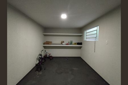 Casa à venda com 260m², 2 quartos e 3 vagas Casa à venda com 260m², 2 quartos e 3 vagasGaragem