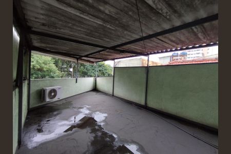 Casa à venda com 260m², 2 quartos e 3 vagas Casa à venda com 260m², 2 quartos e 3 vagasTerraço