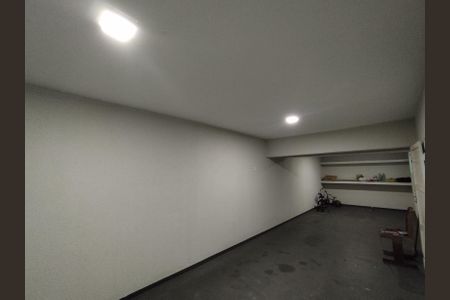 Casa à venda com 260m², 2 quartos e 3 vagas Casa à venda com 260m², 2 quartos e 3 vagasGaragem