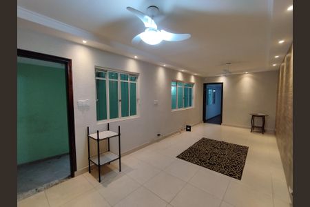 Casa à venda com 260m², 2 quartos e 3 vagas Casa à venda com 260m², 2 quartos e 3 vagasSala