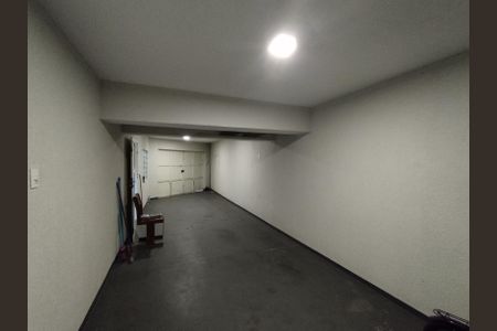 Casa à venda com 260m², 2 quartos e 3 vagas Casa à venda com 260m², 2 quartos e 3 vagasGaragem