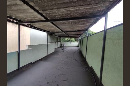 Casa à venda com 260m², 2 quartos e 3 vagas Casa à venda com 260m², 2 quartos e 3 vagasTerraço