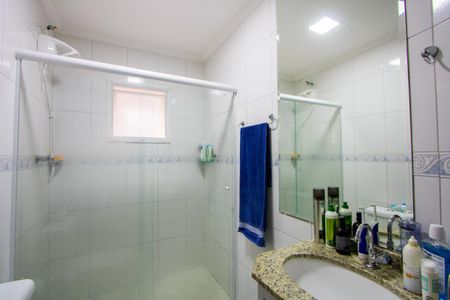 Apartamento à venda com 70m², 2 quartos e 2 vagasBanheiro do quarto 1