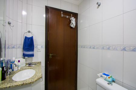 Apartamento à venda com 70m², 2 quartos e 2 vagasBanheiro do quarto 1