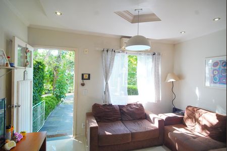 Casa de condomínio à venda com 78m², 2 quartos e 1 vagaSala