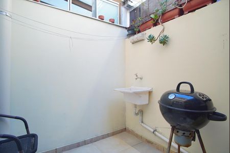 Casa de condomínio à venda com 78m², 2 quartos e 1 vagaÁrea de Serviço