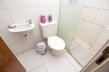 Casa de condomínio à venda com 84m², 3 quartos e 1 vagaBanheiro social