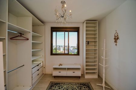 Apartamento à venda com 90m², 2 quartos e 2 vagas Apartamento à venda com 90m², 2 quartos e 2 vagasCloset da Suíte