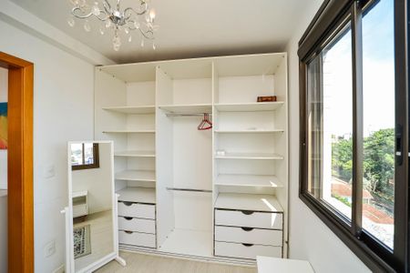 Apartamento à venda com 90m², 2 quartos e 2 vagas Apartamento à venda com 90m², 2 quartos e 2 vagasCloset da Suíte