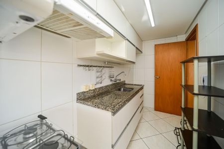 Apartamento à venda com 90m², 2 quartos e 2 vagas Apartamento à venda com 90m², 2 quartos e 2 vagasCozinha e Área de Serviço