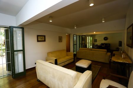 Casa à venda com 239m², 2 quartos e 2 vagas Casa à venda com 239m², 2 quartos e 2 vagasSala 2