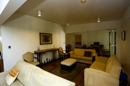 Casa à venda com 239m², 2 quartos e 2 vagas Casa à venda com 239m², 2 quartos e 2 vagasSala 2