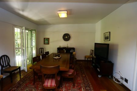 Casa à venda com 239m², 2 quartos e 2 vagas Casa à venda com 239m², 2 quartos e 2 vagasSala 3