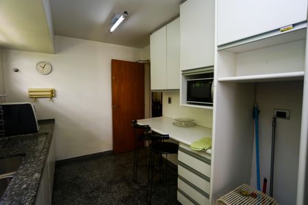 Casa à venda com 239m², 2 quartos e 2 vagas Casa à venda com 239m², 2 quartos e 2 vagasCozinha