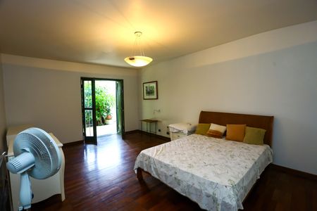 Casa à venda com 239m², 2 quartos e 2 vagas Casa à venda com 239m², 2 quartos e 2 vagassuíte 2