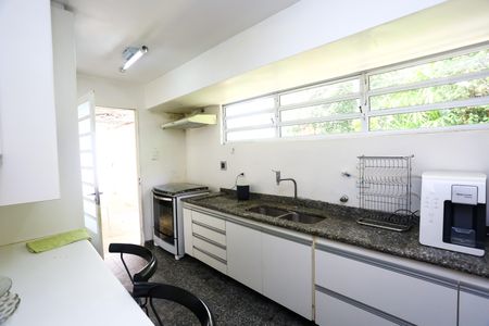 Casa à venda com 239m², 2 quartos e 2 vagas Casa à venda com 239m², 2 quartos e 2 vagasCozinha