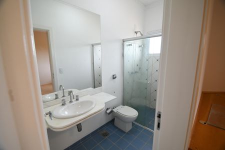 Casa de condomínio para alugar com 420m², 4 quartos e 4 vagasBanheiro da Suíte 3