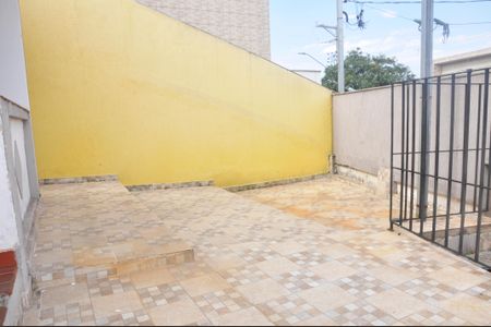 Casa à venda com 80m², 2 quartos e 1 vaga Casa à venda com 80m², 2 quartos e 1 vaga Quintal