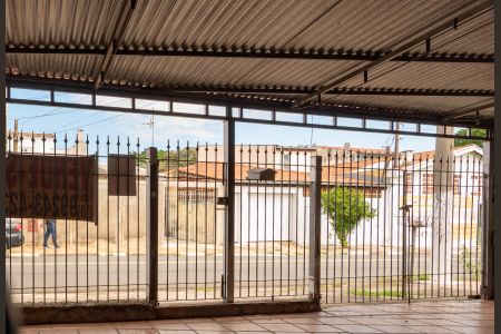 Casa à venda com 205m², 5 quartos e 4 vagas Casa à venda com 205m², 5 quartos e 4 vagasCasa 2- Vista do Quarto 1