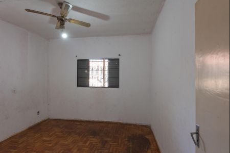 Casa à venda com 205m², 5 quartos e 4 vagas Casa à venda com 205m², 5 quartos e 4 vagasCasa 2- Quarto 1