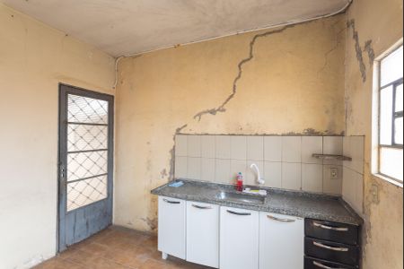 Casa à venda com 205m², 5 quartos e 4 vagas Casa à venda com 205m², 5 quartos e 4 vagasCasa 2- Cozinha