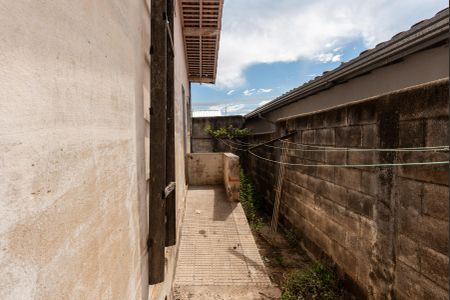 Casa à venda com 205m², 5 quartos e 4 vagas Casa à venda com 205m², 5 quartos e 4 vagasCasa 2- Quintal