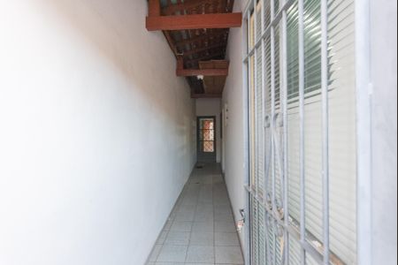 Casa à venda com 205m², 5 quartos e 4 vagas Casa à venda com 205m², 5 quartos e 4 vagasCorredor