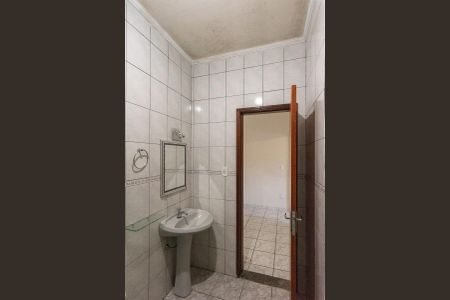 Casa à venda com 205m², 5 quartos e 4 vagas Casa à venda com 205m², 5 quartos e 4 vagasBanheiro