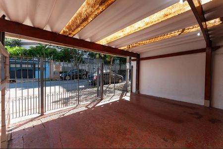 Casa à venda com 300m², 5 quartos e 2 vagas Casa à venda com 300m², 5 quartos e 2 vagasGaragem