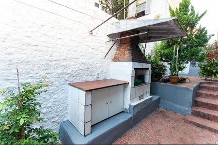 Casa à venda com 300m², 5 quartos e 2 vagas Casa à venda com 300m², 5 quartos e 2 vagasChurrasqueira