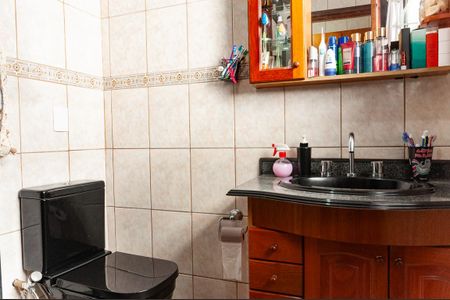 Casa à venda com 300m², 5 quartos e 2 vagas Casa à venda com 300m², 5 quartos e 2 vagasBanheiro Social