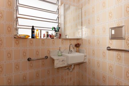 Casa à venda com 300m², 5 quartos e 2 vagas Casa à venda com 300m², 5 quartos e 2 vagasBanheiro de Serviço