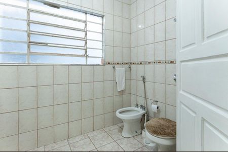 Casa à venda com 300m², 5 quartos e 2 vagas Casa à venda com 300m², 5 quartos e 2 vagasBanheiro