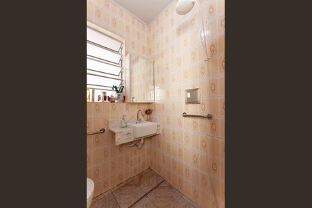 Casa à venda com 300m², 5 quartos e 2 vagas Casa à venda com 300m², 5 quartos e 2 vagasBanheiro de Serviço