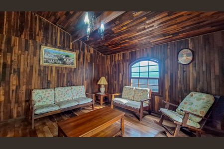 Casa à venda com 290m², 2 quartos e 2 vagasEdícula