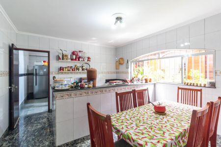 Casa à venda com 290m², 2 quartos e 2 vagasCozinha