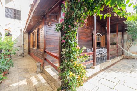 Casa à venda com 290m², 2 quartos e 2 vagasQuintal